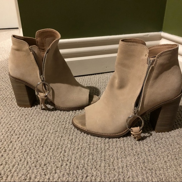 Suede tan winter heels - Picture 2 of 7